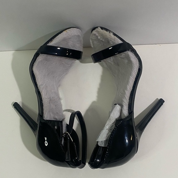 Qupid Women's 7.5 Black Glossy Heels W/Gray Soft Fur Insole - Picture 5 of 8